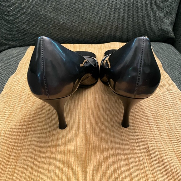 Tahari Peeptoe Herls - Picture 5 of 12